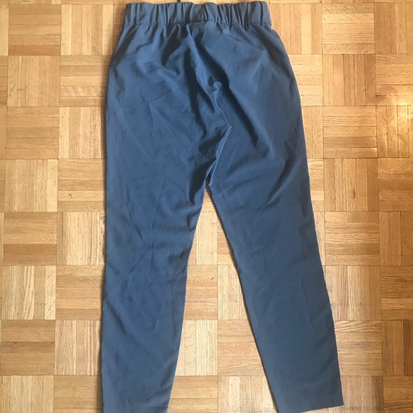 Lululemon on the fly pants size 4 - Picture 5 of 6